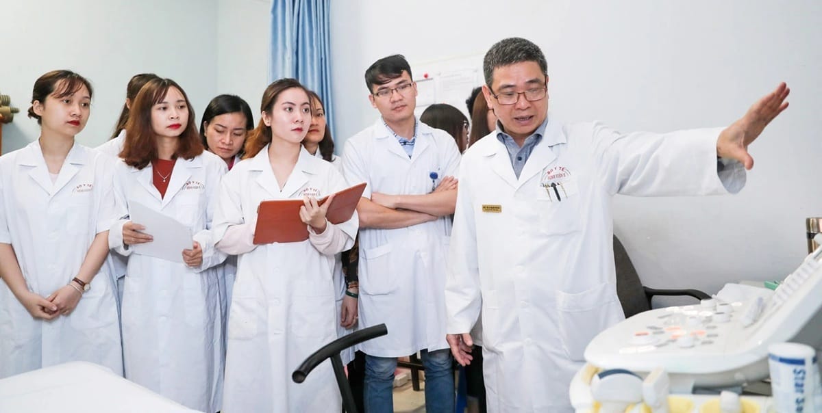 Dược Sĩ Học Sang Bác Sĩ